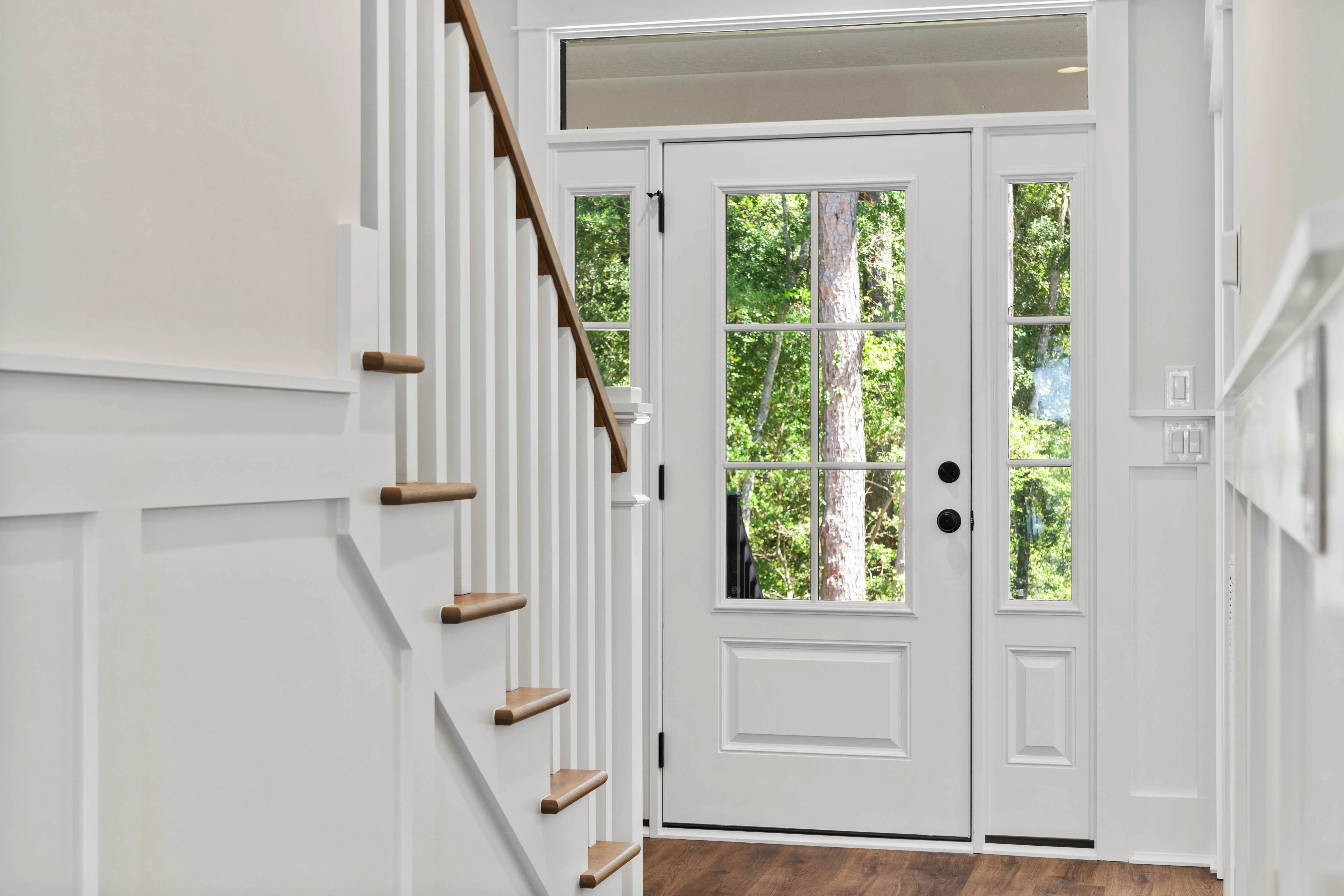 2581 Seashore Road SW room