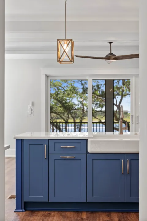 Seashore Road — Primary Bath